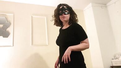 POV anal stepdaughter à un plug anal en cadeau pour son stepdad