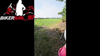 Trailer Outdoor Fick im Feld