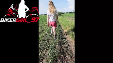 Trailer Outdoor Fick im Feld