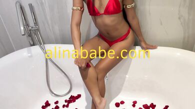 Baddest Thai Woman Shows Her Ass Strip In The Shower
