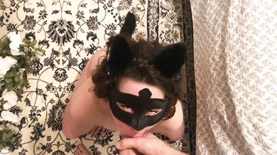Pov stepdaughter est déguisé en petite chatte pour séduire son stepdad (extrait 2)