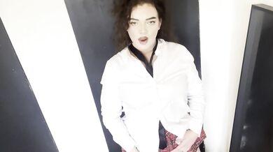 Je teste mon nouveau vibro tu jouis avec moi ?
