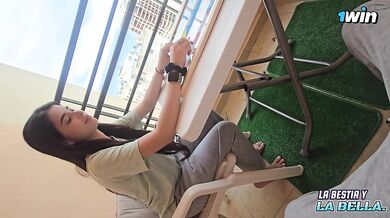 me visita mi mejor amiga y le dan ganas que me la folle en el balcon AMATEUR!!