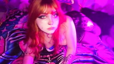 M3treSluggy, Goth/Egirl Petit rouquine Gothique avec plug Queue et Crampies