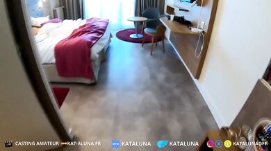 Je cache la carte de mon hotel et la partage sur les réseaux et un deux vient me baiser !!