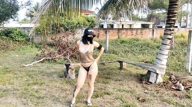 Semana NoSanta mostrando la almeja en terrno baldio