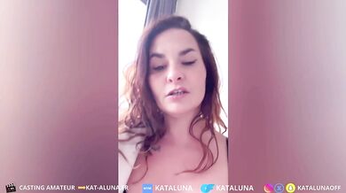 XXL Le Voisin de Palier m'invite a boire un café et me Défonce la Chatte dans tous les sens