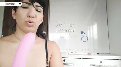 Joi en español. Follama encima del escritorio