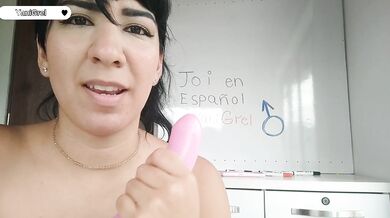Joi en español. Follama encima del escritorio