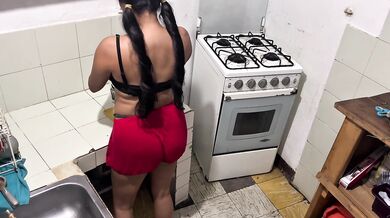 Follando en la cocina con la vecina muy duro
