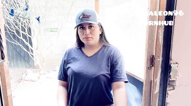 Soy repartidora de pizza, me pagan lo de todo un mes por cogerme pero no me dijo que con creampie