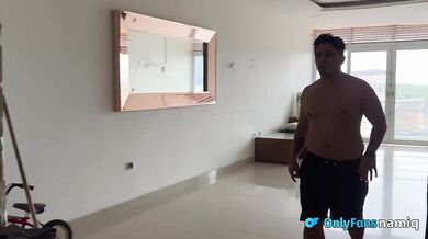 Esposo cornudo, mi mujer tiene tanto culo que atrea a otros hombres.