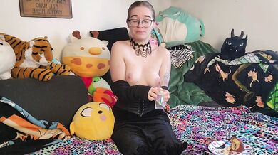 Munchies And Titties: Coffee Cake w/ Creamy Orgasms