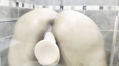 A DELICIOUS SHOWER WITH A LATINA WITH A HUGE ASS - MAY HERNANDEZ