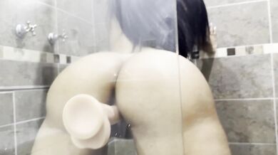 A DELICIOUS SHOWER WITH A LATINA WITH A HUGE ASS - MAY HERNANDEZ
