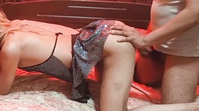 me divierto con travesti vestida en lenceria de colegiala