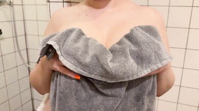 fucked a girl in a public shower