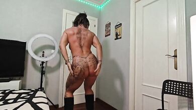 Dominatrix Danaxmuscles orders them to cum in her boots