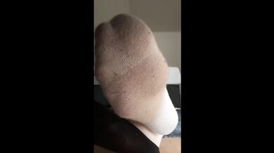 Showing my mixed socks and feet, enjoy it!