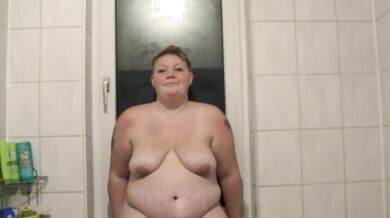 Lesbians pee in the bathtub several times