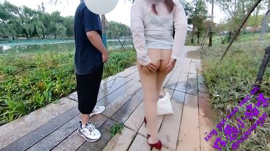 【Public Place】I took an erotic walk with a male college student.