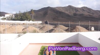 HOT MILF Pia von Padberg steht auf Outdoor Sex mit Creampie