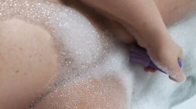 Dildo fun in the bathtub