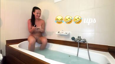 Zuzu Sweet Squirting on vacation