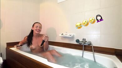 Zuzu Sweet Squirting on vacation