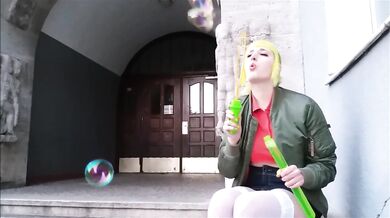 Skingirl Lynn-Tonic fucks XXL bubble tube in public