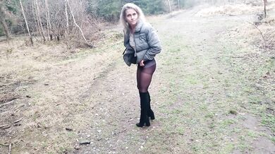 Public Agent fuck milf bitch in the woods outside piss it out