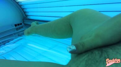 Ich hab MICH GERADE im Solarium SELBST gefickt!