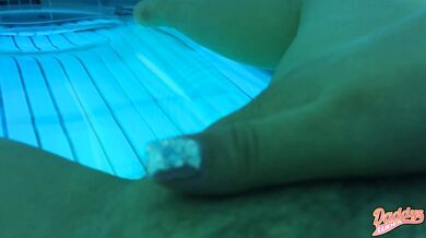 Ich hab MICH GERADE im Solarium SELBST gefickt!