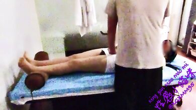 I seduced the masseur and he ejaculated a lot.
