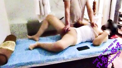 I seduced the masseur and he ejaculated a lot.