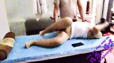 I seduced the masseur and he ejaculated a lot.