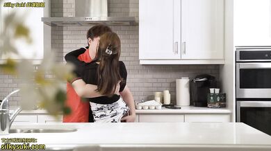 The Delivery Man Fucks The Horny Housewife Who Was Alone For Too Long