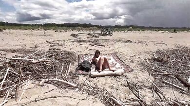 Hot Meeting with a Stranger on a Public Beach: Wild Sex with AlmaSol