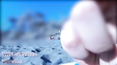 BULGE AND BIG DICK FLASH ON PUBLIC BEACH: REAL STRANGER LOVES IT! Cum as she looks at me, FIRST MEET