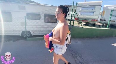 FOLLOWER touches my pussy on the beach and masturbates it part 3