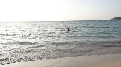 BIG COCK STRANGER DESTROYS JUICE PUSSY ON THE BEACH
