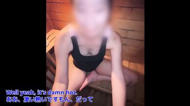 [Picking up girls in a mixed sauna] While suppressing moans in the break room