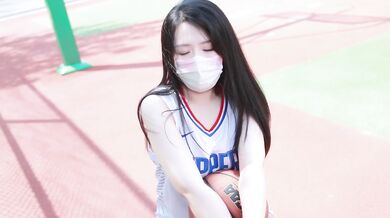 巨乳篮球美少女浪漫邂逅·骚动的小穴被学长填满内射中出～完整版关注fansly，互动关注推特哦！
