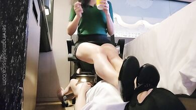 香港 女王 M男 真實 調教 舔鞋 舔脚 恋足 足控 下賤腳奴 更多：servingmissjessica. com/ /jessflix