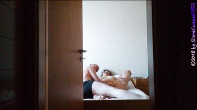 Fotze Fummeln im Pensions Zimmer ** Voyeur Kamera **