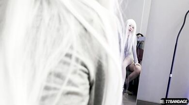 白髮女孩就愛對鏡