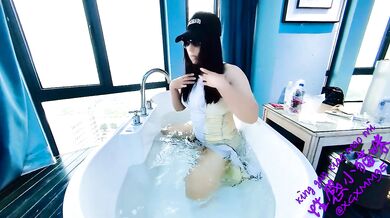 湿身诱惑男同事 被无套插入