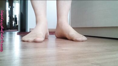 Mini mozzarella balls trample ** FEET Crushing Fun **