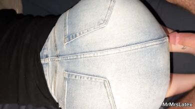 Fick meine feuchte Muschi Fotze im geilen engen Mini Jeans Rock