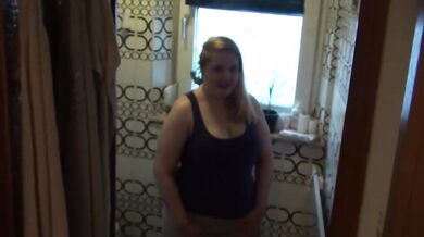 Pissing in Leggins - SexyEllie